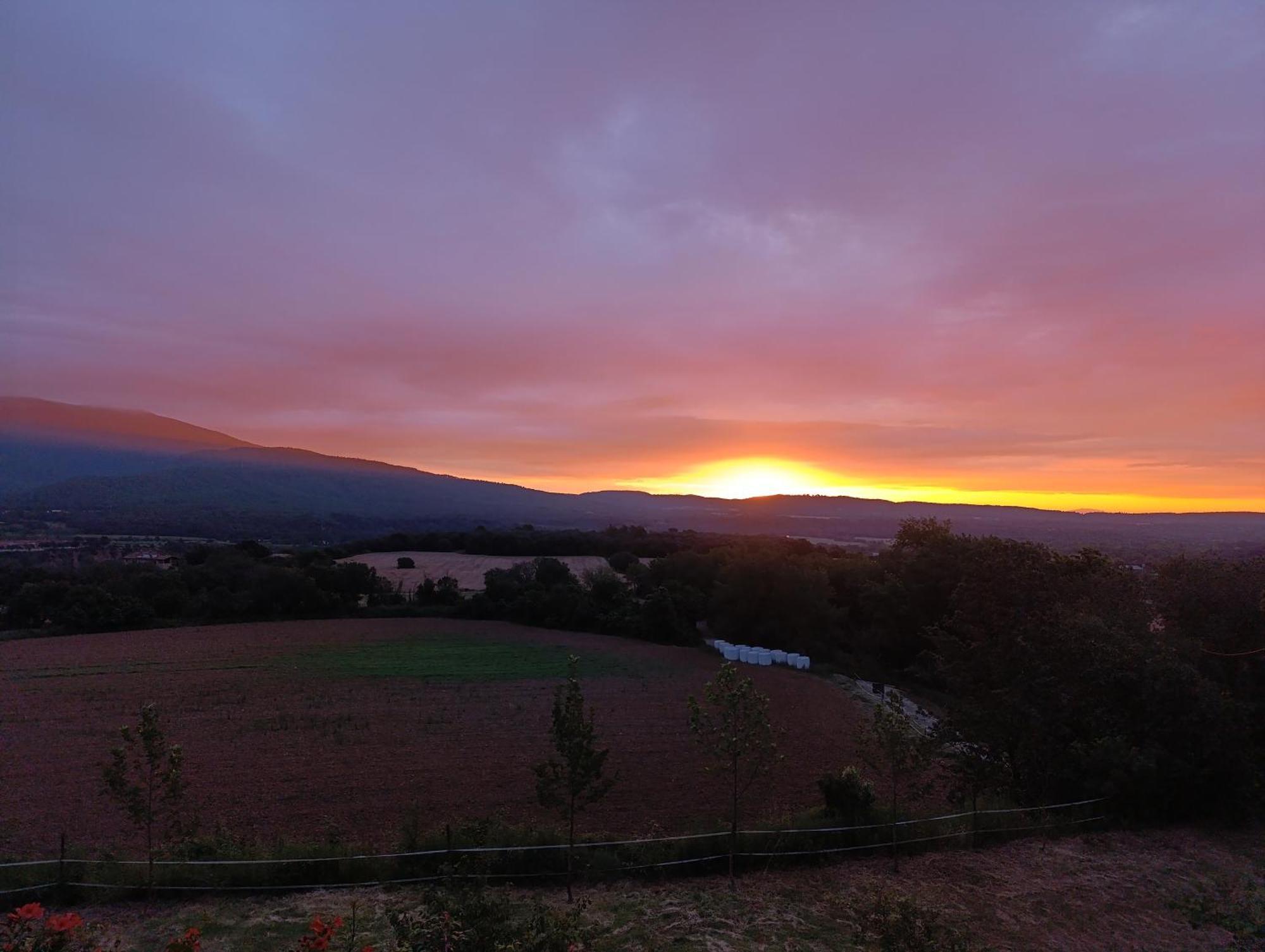 Mas Pitre Bed & Breakfast Besalu Bagian luar foto