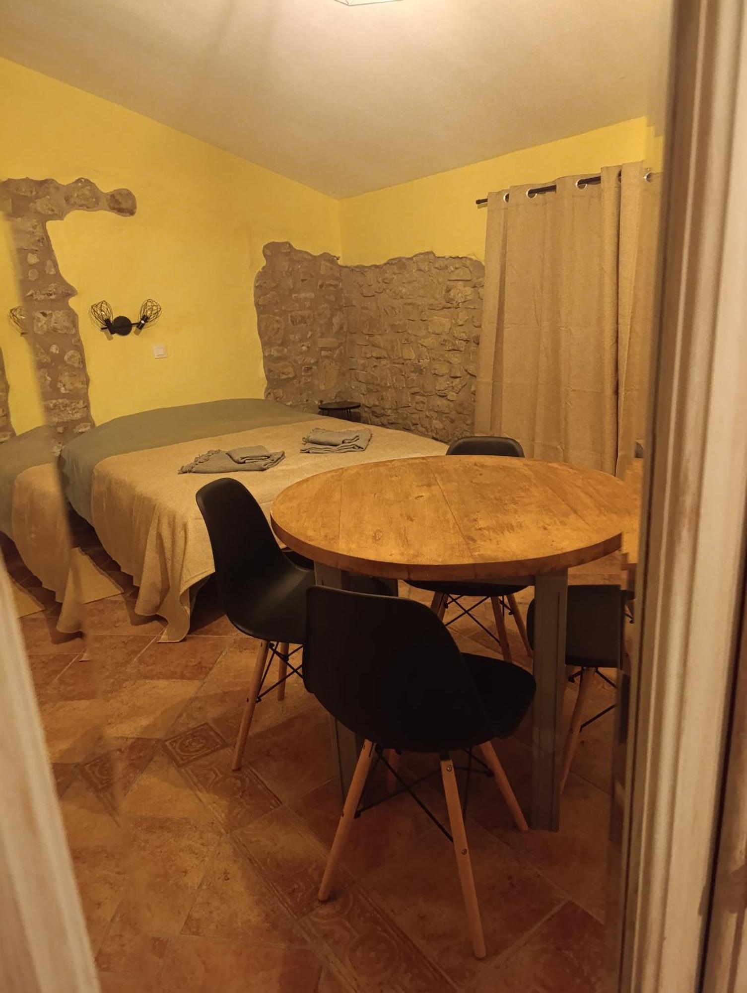 Mas Pitre Bed & Breakfast Besalu Bagian luar foto