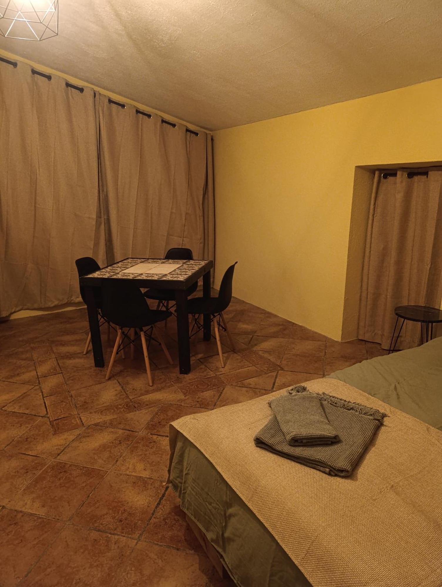 Mas Pitre Bed & Breakfast Besalu Bagian luar foto