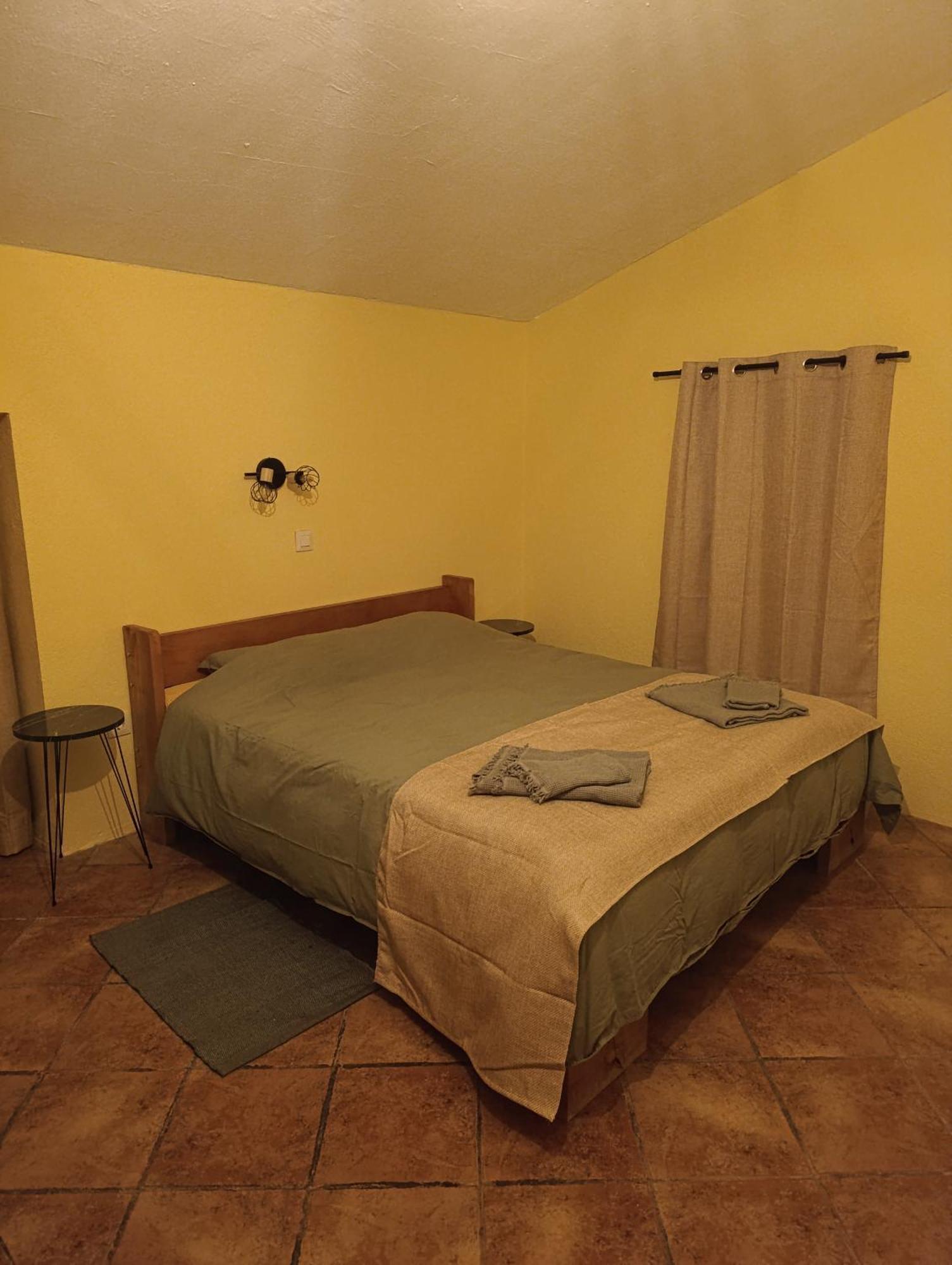 Mas Pitre Bed & Breakfast Besalu Bagian luar foto