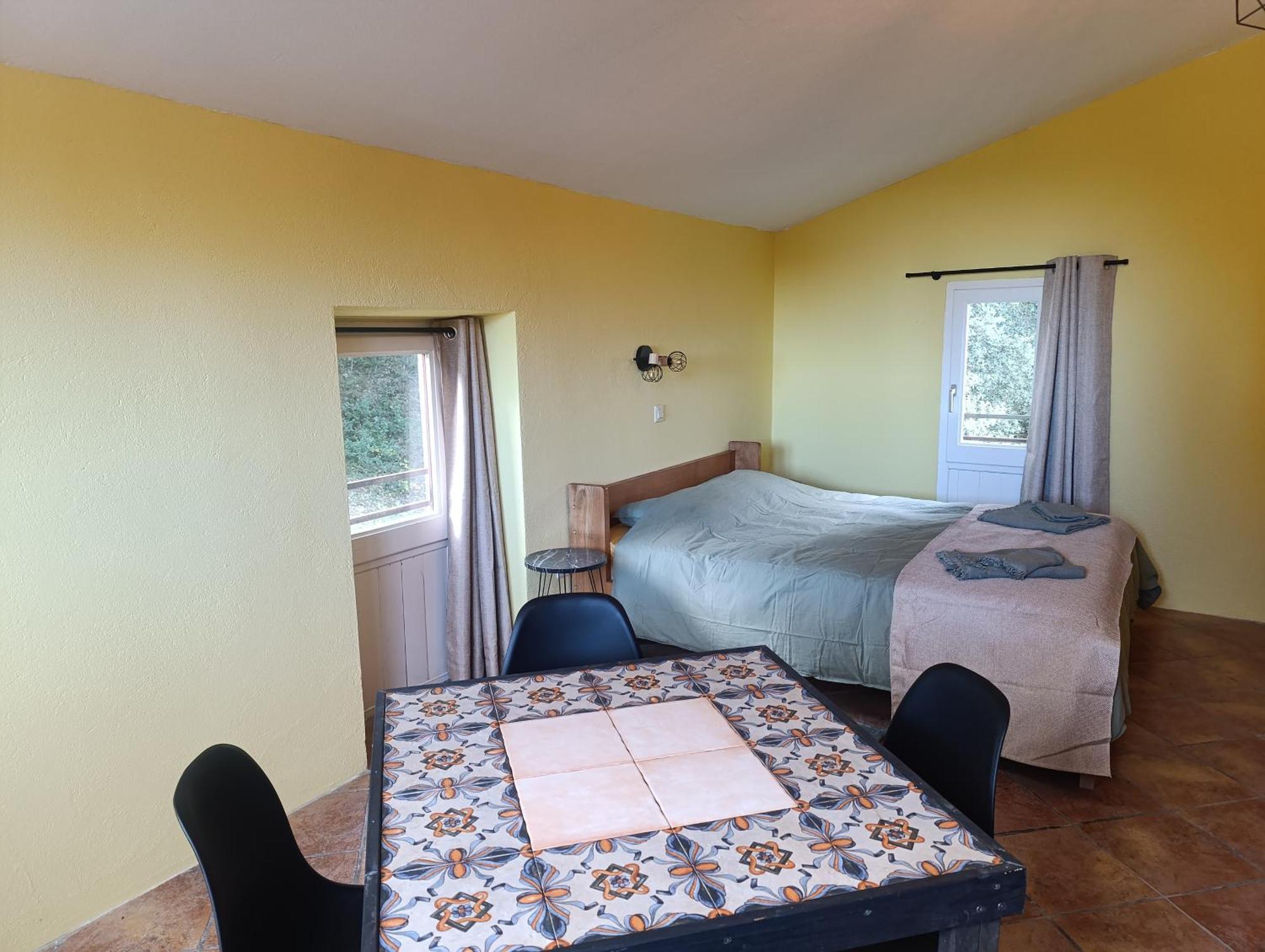 Mas Pitre Bed & Breakfast Besalu Bagian luar foto